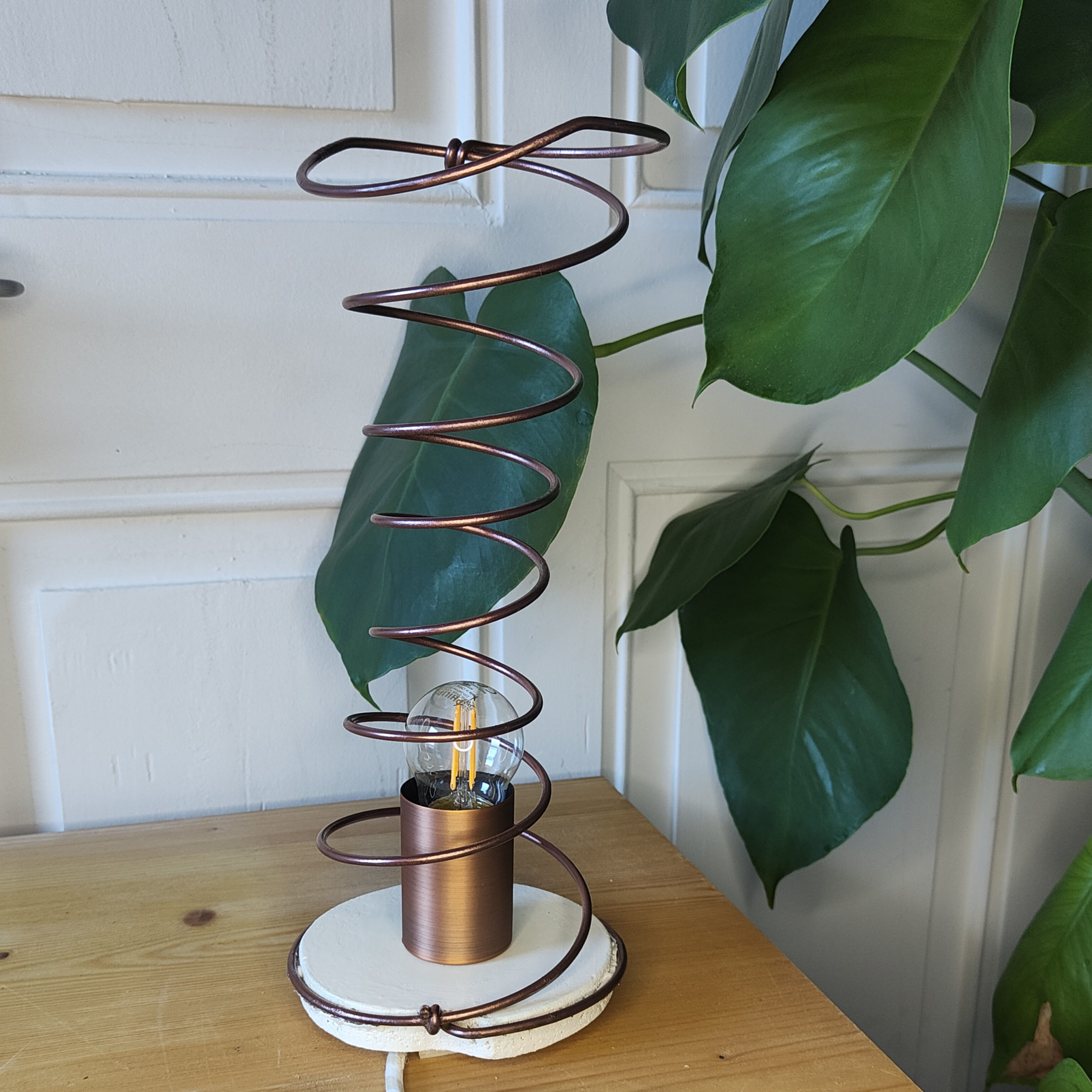 L'Atelier Enchanté luminaire en dentelle de carton